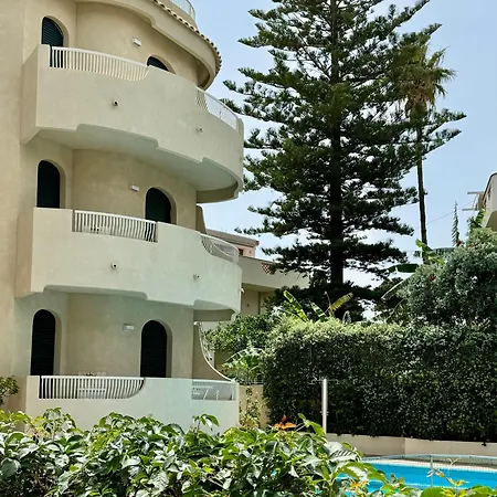 Nettuno Hotel apartamentowy Giardini-Naxos