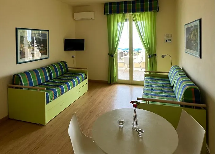 Nettuno جيارديني ناكسوس